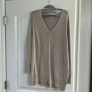Old Navy Womens v-neck lightweight sweater size large. New with tags.